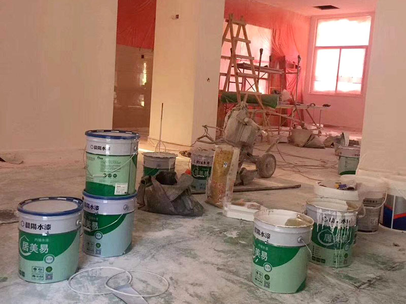 內(nèi)墻涂料對(duì)水嗎？?jī)端畼?biāo)準(zhǔn)！